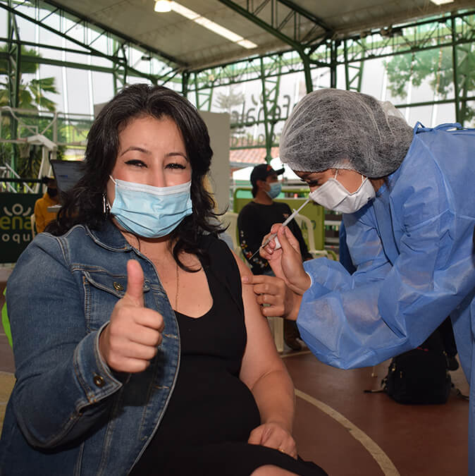 En Comfenalco Antioquia empezamos a inmunizar a nuestros colaboradores