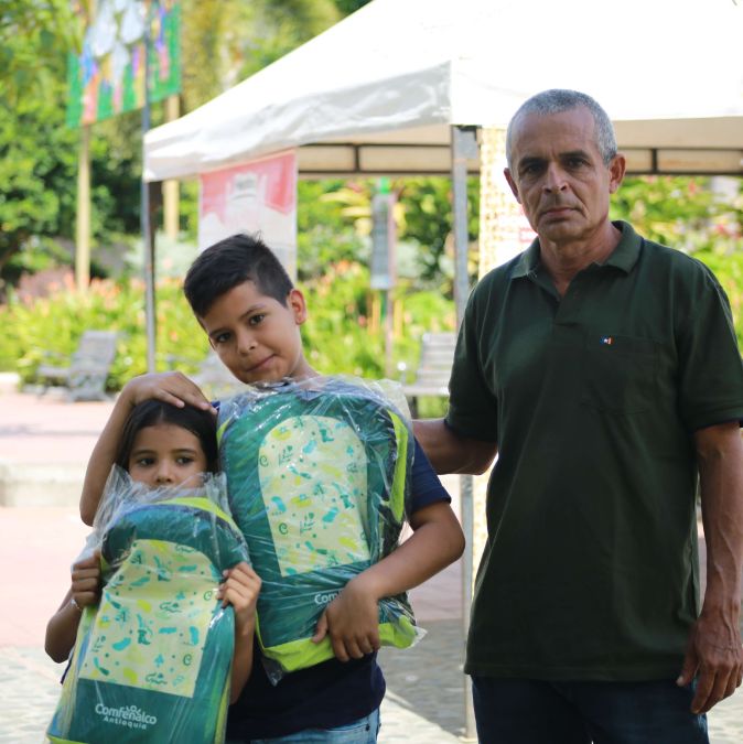 Comfenalco Antioquia entregó 27.000 kits escolares en el departamento