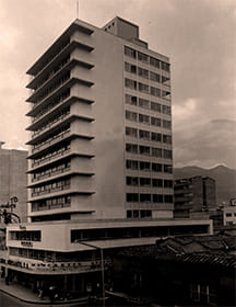 En 1978 se inició la adjudicación de subsidios de vivienda. Evento inaugural de la urbanización Tricentenario en Medellín. 

  