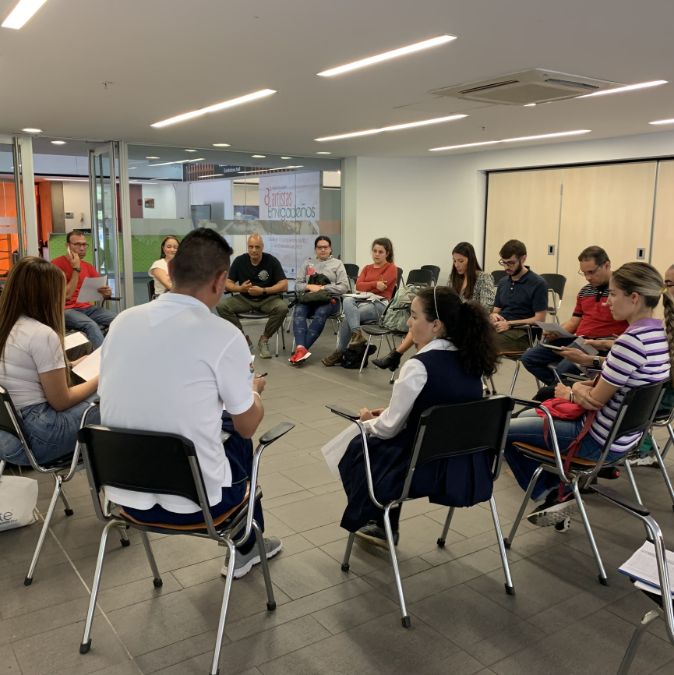 Club de conversación en inglés regresa a la Biblioteca Débora Arango