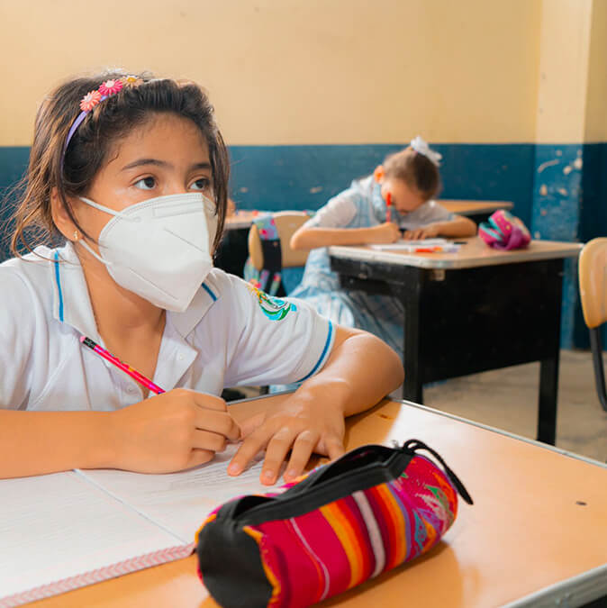 Comfenalco Antioquia abre la postulación a becas educativas para estudiantes afiliados